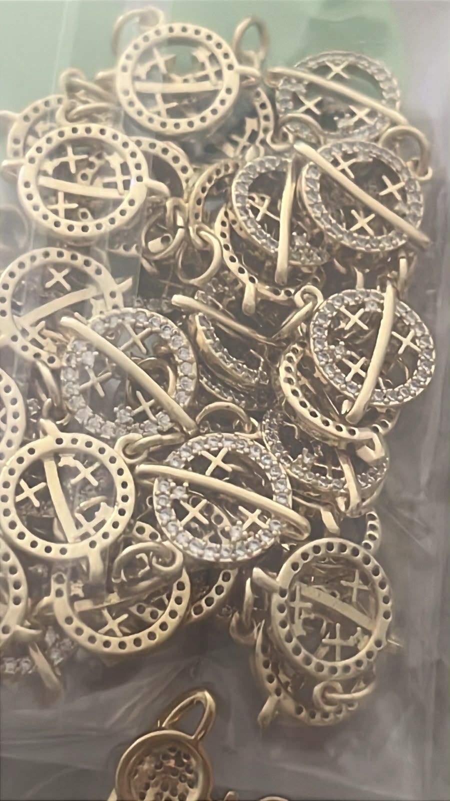 DIJE PLANETA CON ZIRCONIAS SIN CENTRO