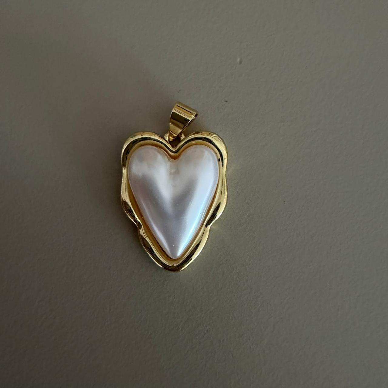 DIJE DE CORAZON CON PERLA