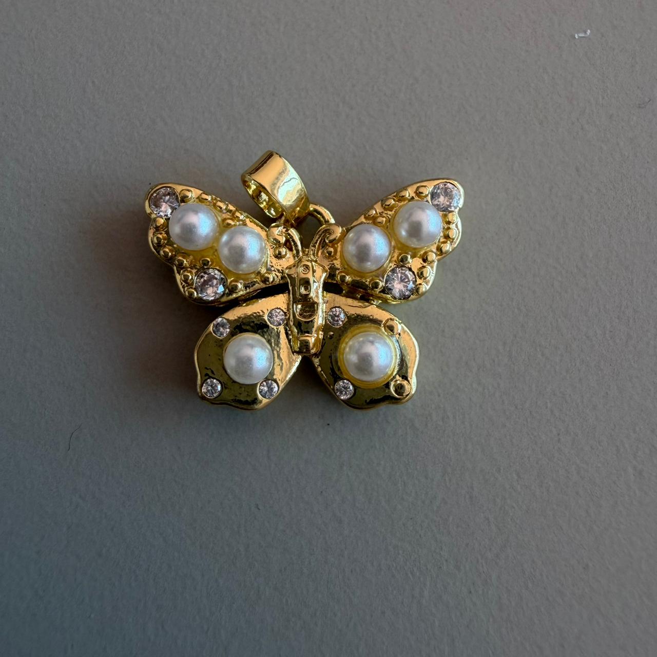 DIJE DE MARIPOSA CON PERLAS