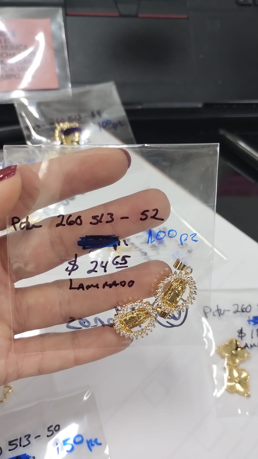 DIJE VIRGEN CON ZIRCONIAS GRANDES