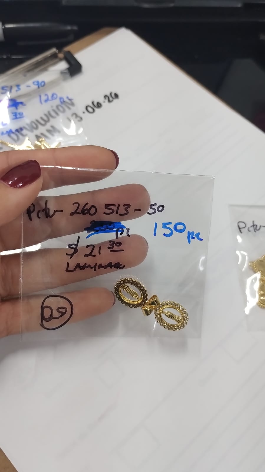 DIJE DE VIRGEN CON ZIRCONIAS TIPO FLOR